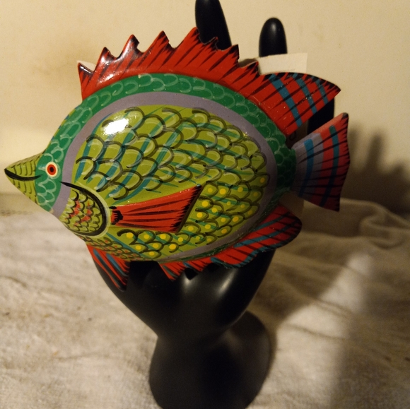 Used,not new handpainted on wood 4in. carved 🐠 fish barrette in shades of green - Picture 3 of 3